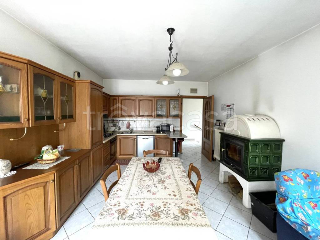 casa indipendente in vendita a Corneliano d'Alba