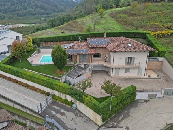 casa indipendente in vendita a Corneliano d'Alba
