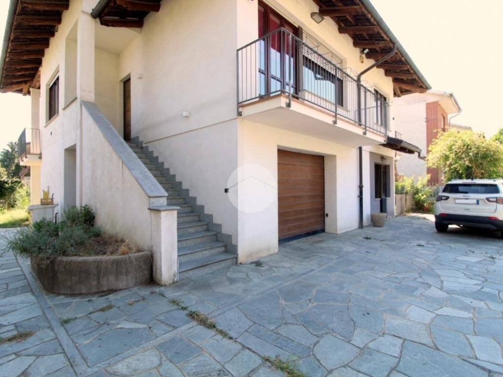 casa indipendente in vendita a Corneliano d'Alba