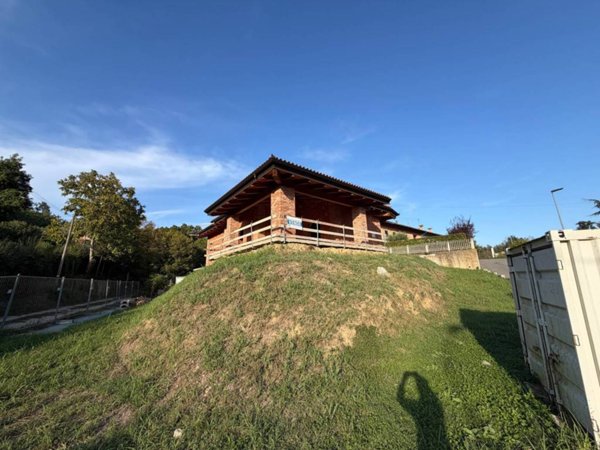 casa indipendente in vendita a Corneliano d'Alba