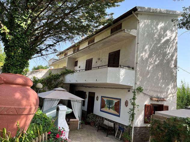 casa indipendente in vendita a Trentinara