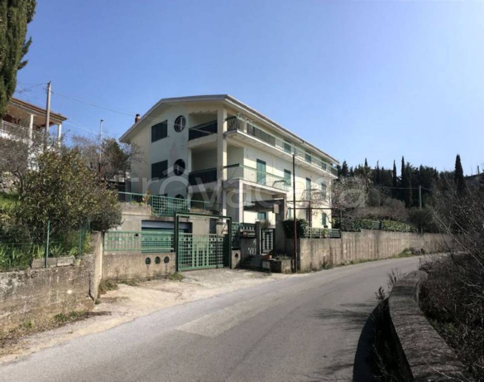 locale commerciale in vendita a Trentinara