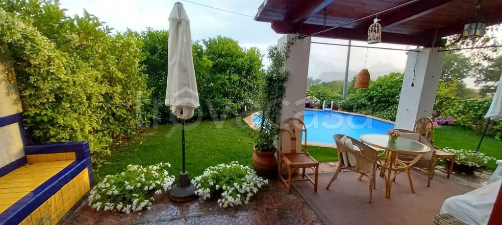 casa indipendente in vendita a Trentinara