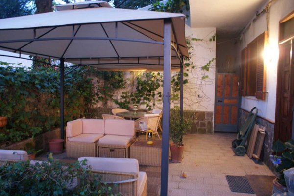 casa indipendente in vendita a Trentinara