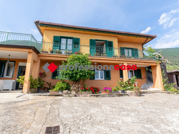 casa indipendente in vendita a Trentinara
