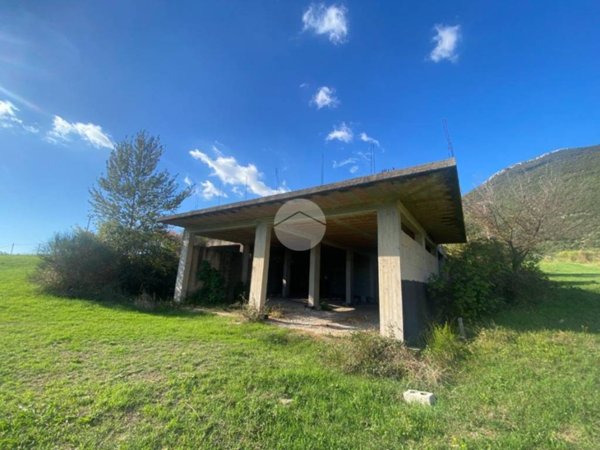 casa indipendente in vendita a Trentinara