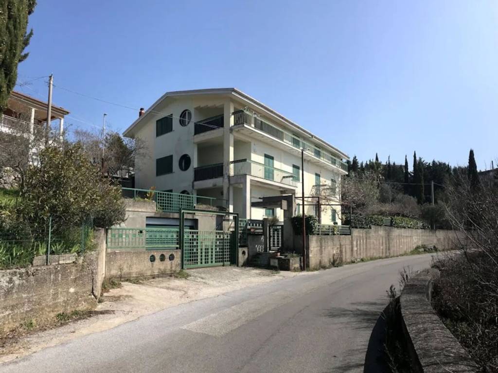 casa indipendente in vendita a Trentinara