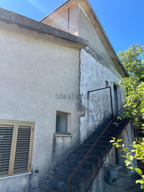 casa indipendente in vendita a Trentinara