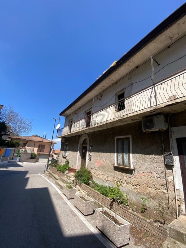 casa indipendente in vendita a Trentinara