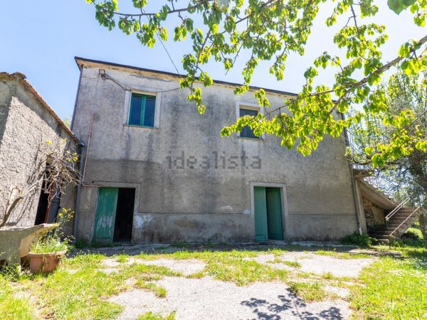 casa indipendente in vendita a Trentinara