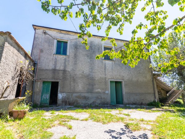 casa indipendente in vendita a Trentinara