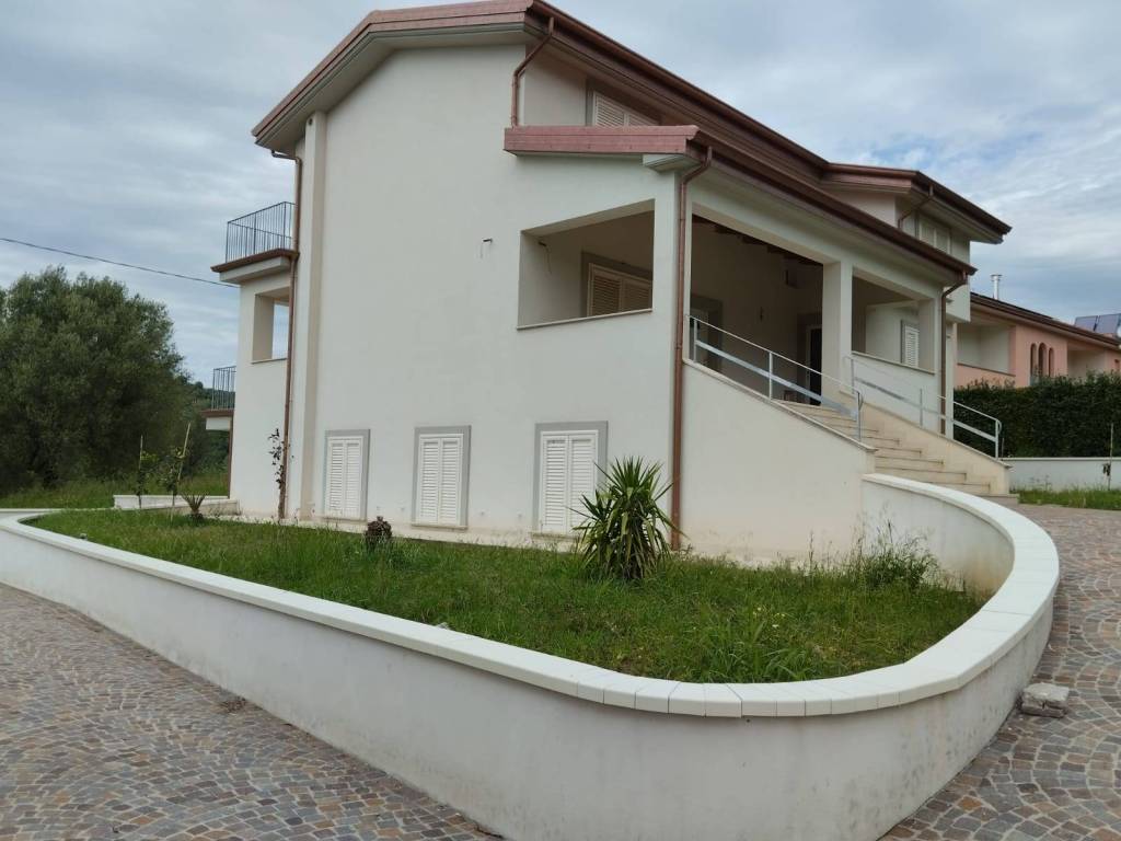 casa indipendente in vendita a Vallo della Lucania in zona Pattano