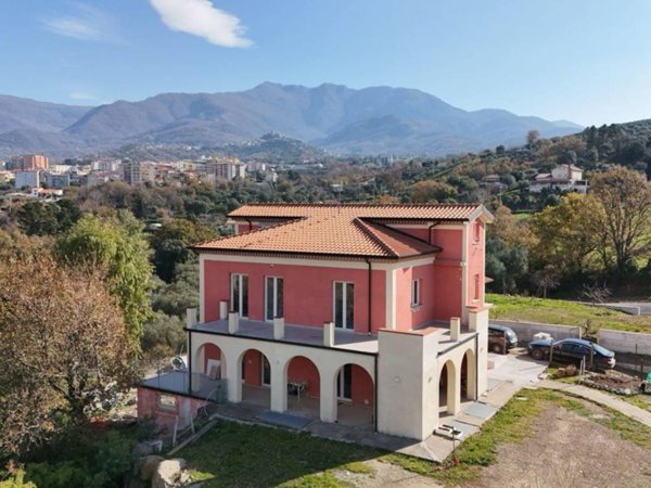casa indipendente in vendita a Vallo della Lucania