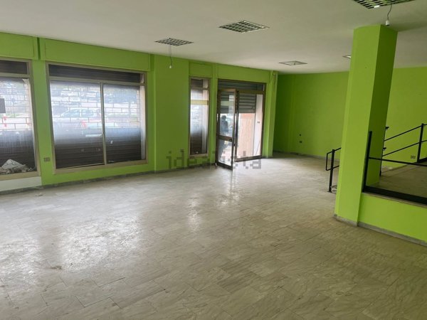 locale commerciale in vendita a Vallo della Lucania