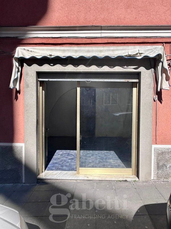 locale commerciale in vendita a Vallo della Lucania