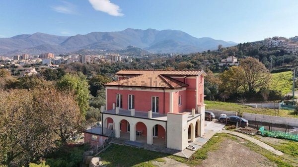 casa indipendente in vendita a Vallo della Lucania
