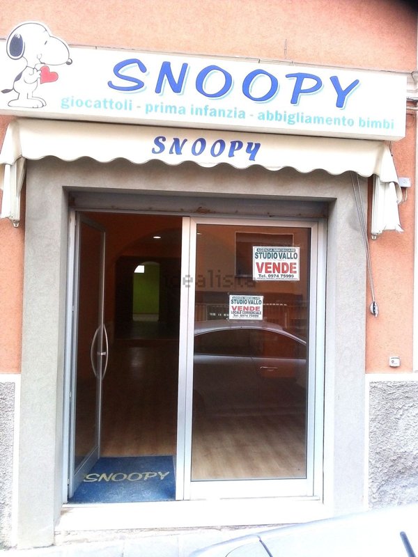 locale commerciale in vendita a Vallo della Lucania