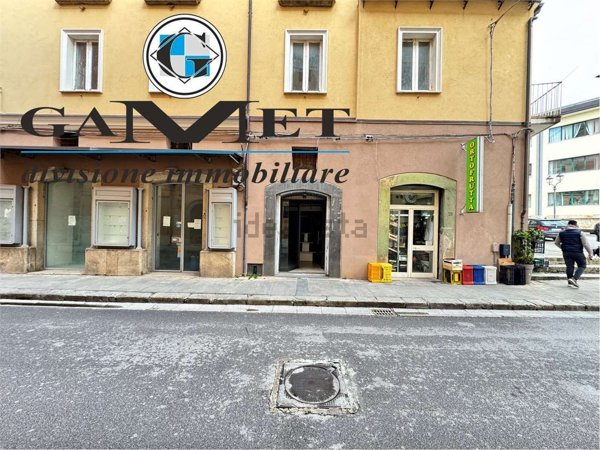 locale commerciale in vendita a Vallo della Lucania