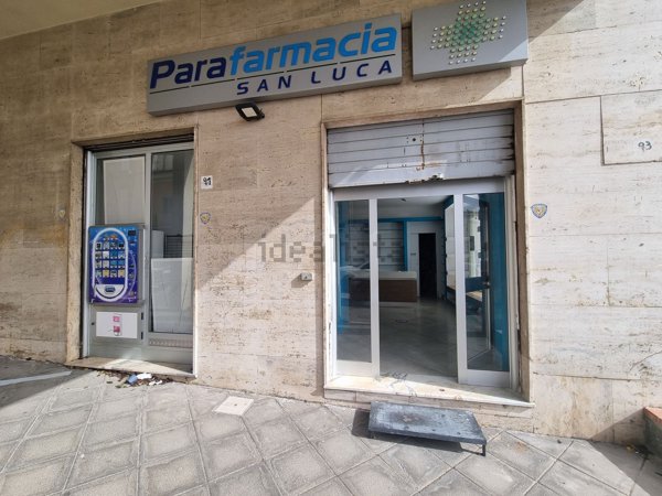 locale commerciale in vendita a Vallo della Lucania