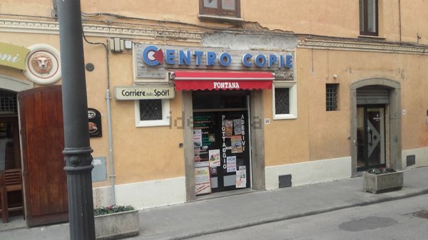 locale commerciale in vendita a Vallo della Lucania