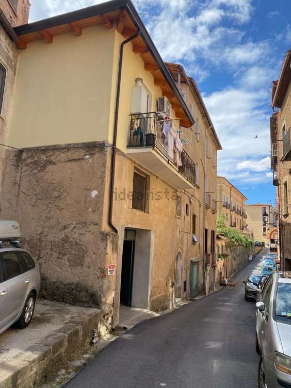 locale di sgombero in vendita a Vallo della Lucania