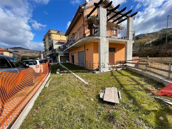 locale commerciale in vendita a Vallo della Lucania