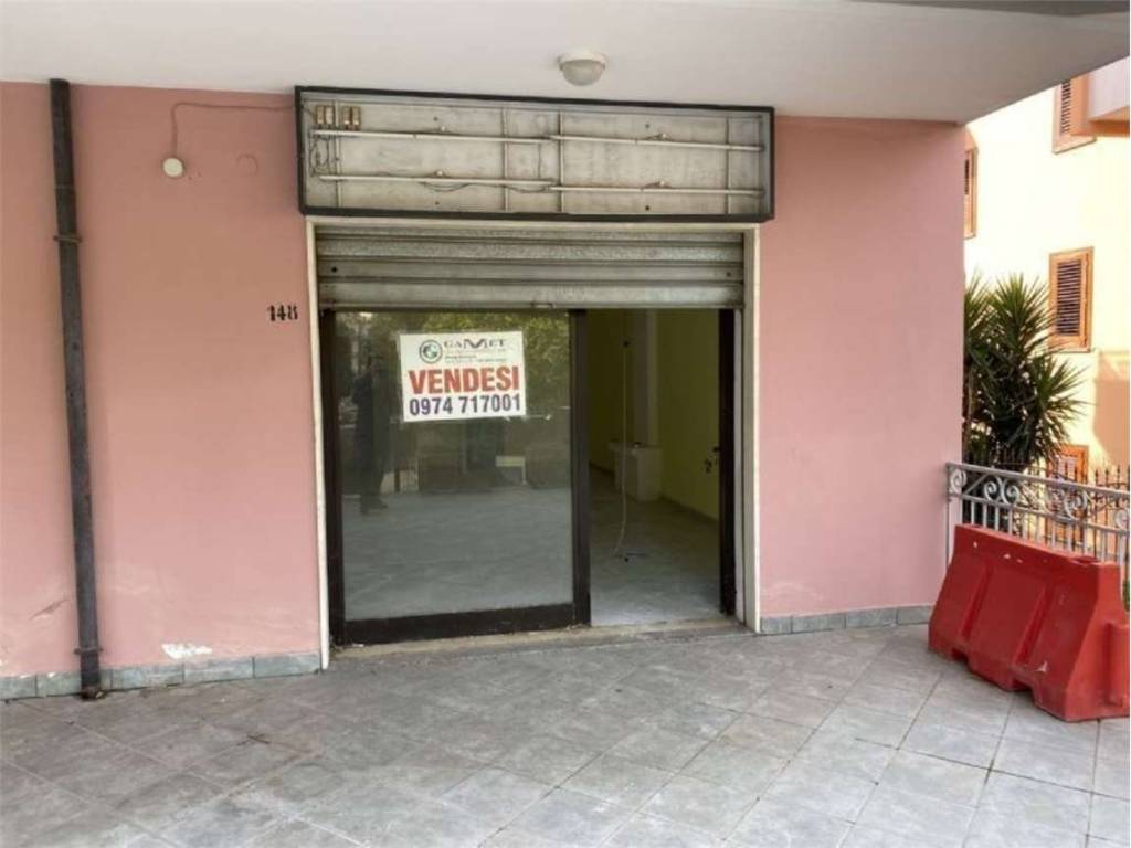 negozio in vendita a Vallo della Lucania