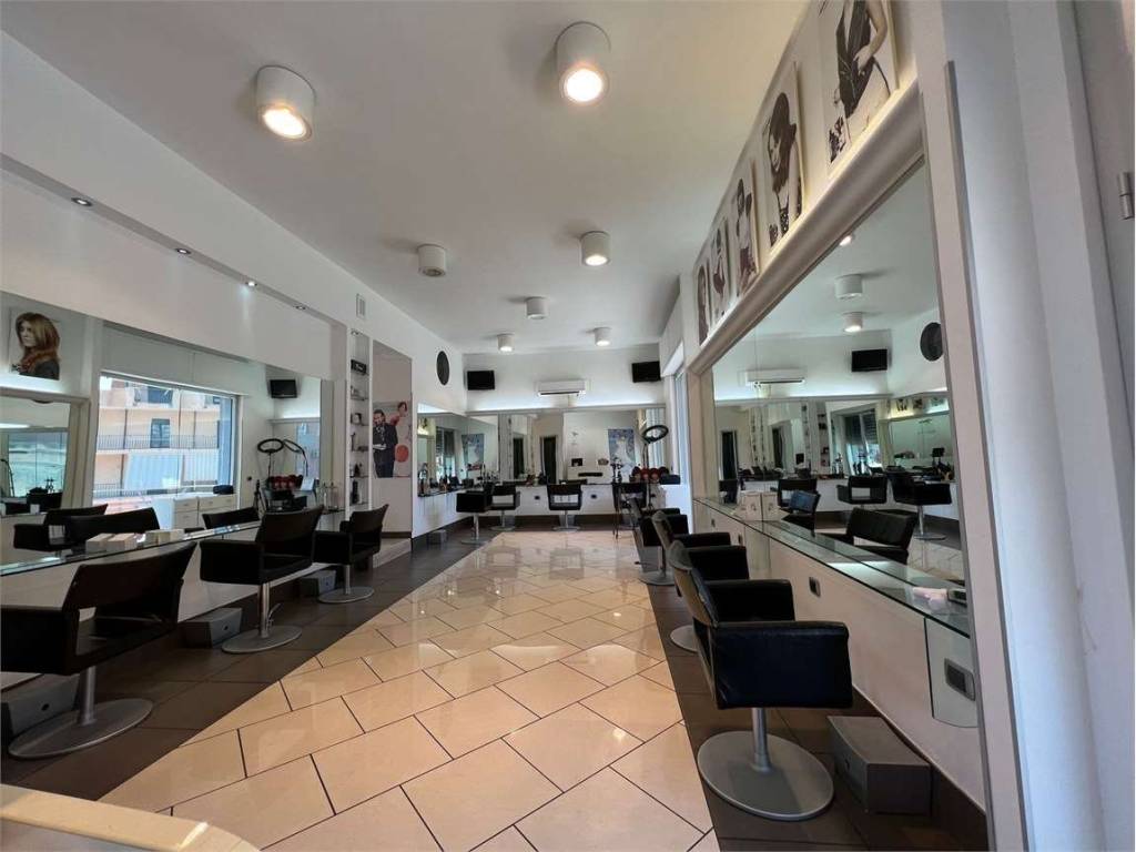 negozio in vendita a Vallo della Lucania