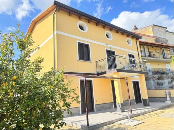 casa indipendente in vendita a Vallo della Lucania in zona Angellara