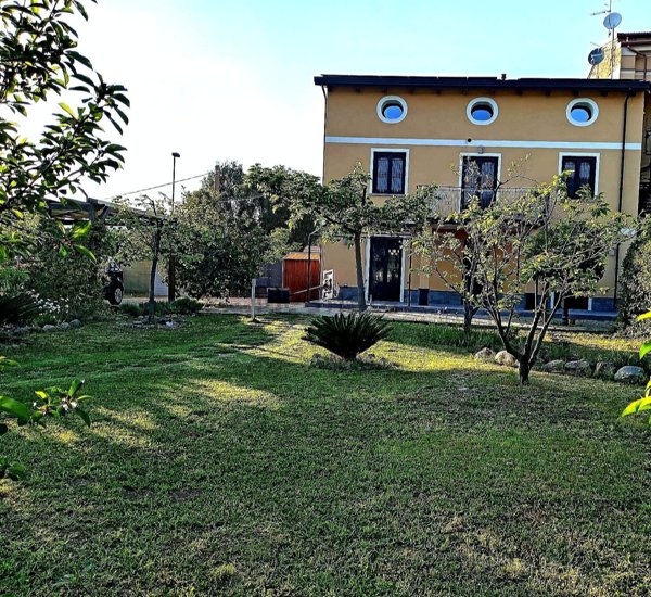 casa indipendente in vendita a Vallo della Lucania in zona Angellara