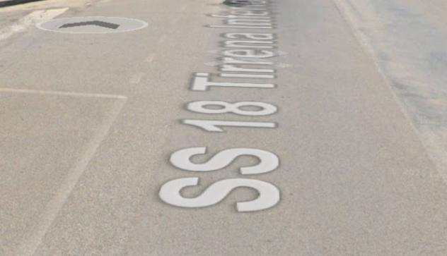 locale commerciale in vendita a Vallo della Lucania