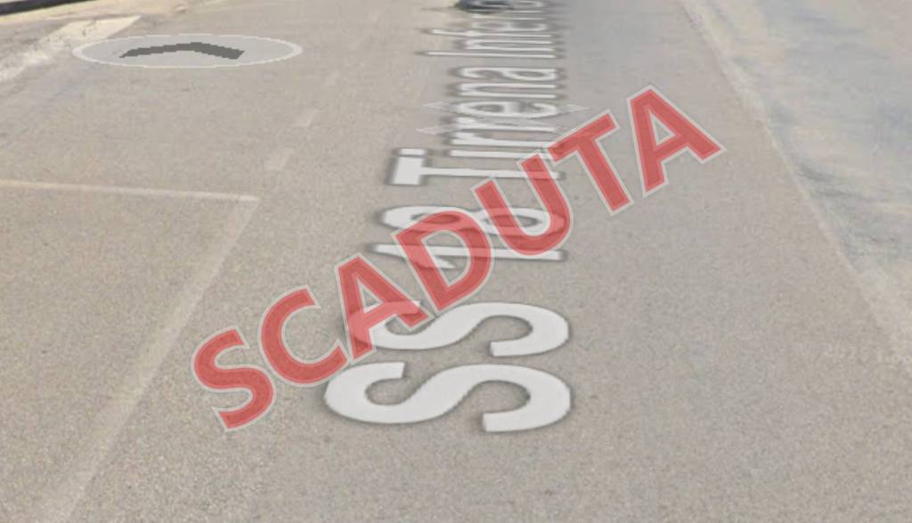 locale commerciale in vendita a Vallo della Lucania