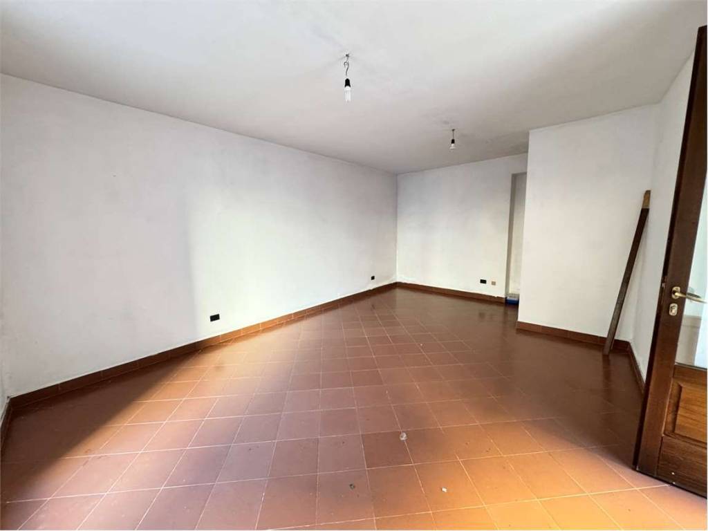 negozio in vendita a Vallo della Lucania