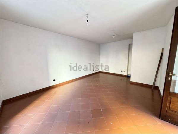 locale commerciale in vendita a Vallo della Lucania