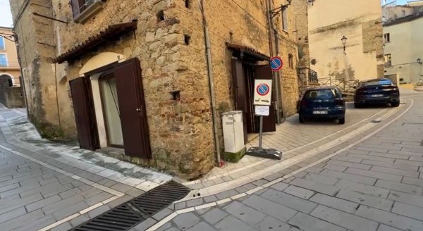 locale commerciale in vendita a Vallo della Lucania