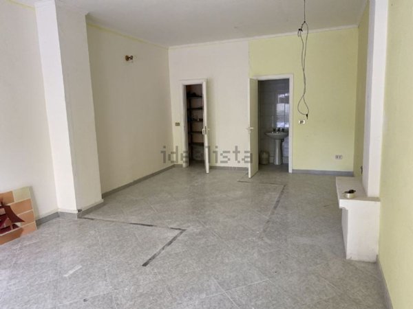 locale commerciale in vendita a Vallo della Lucania