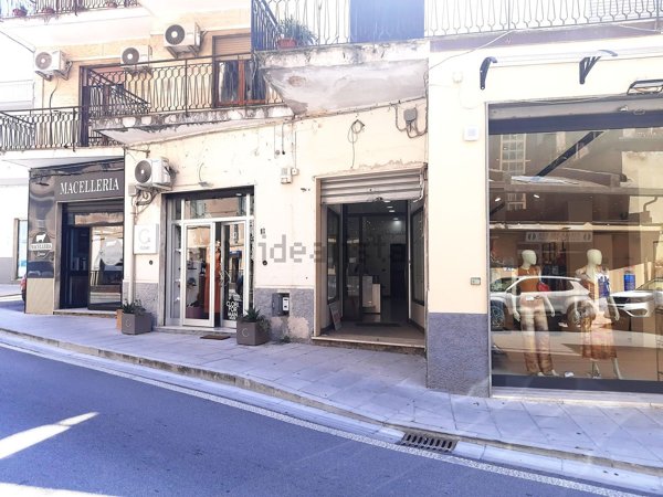 locale commerciale in vendita a Vallo della Lucania