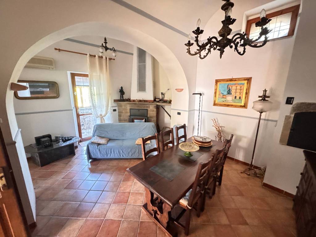 casa indipendente in vendita a Vallo della Lucania in zona Angellara