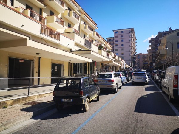 locale commerciale in vendita a Vallo della Lucania