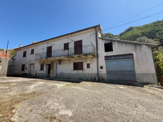 casa indipendente in vendita a Valva