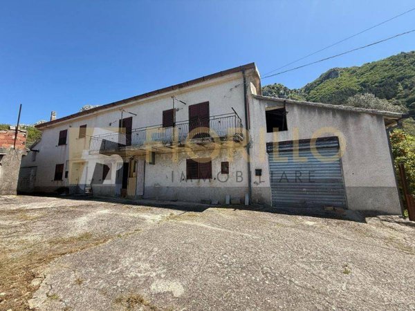 casa indipendente in vendita a Valva