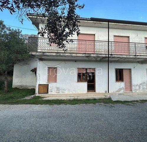 casa indipendente in vendita a Valva