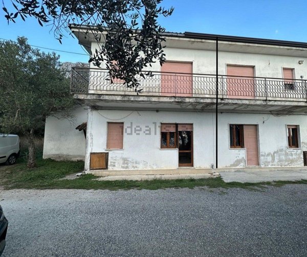 casa indipendente in vendita a Valva