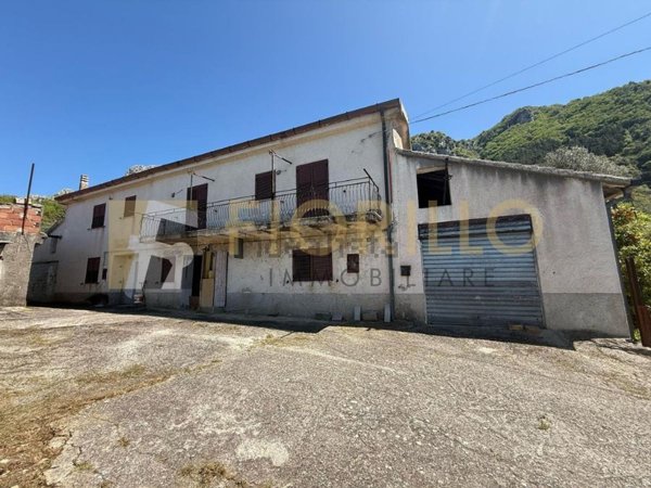 casa indipendente in vendita a Valva