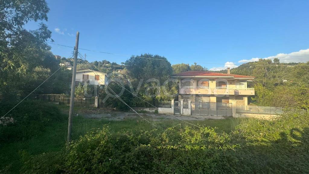 casa indipendente in vendita a Vibonati in zona Villammare