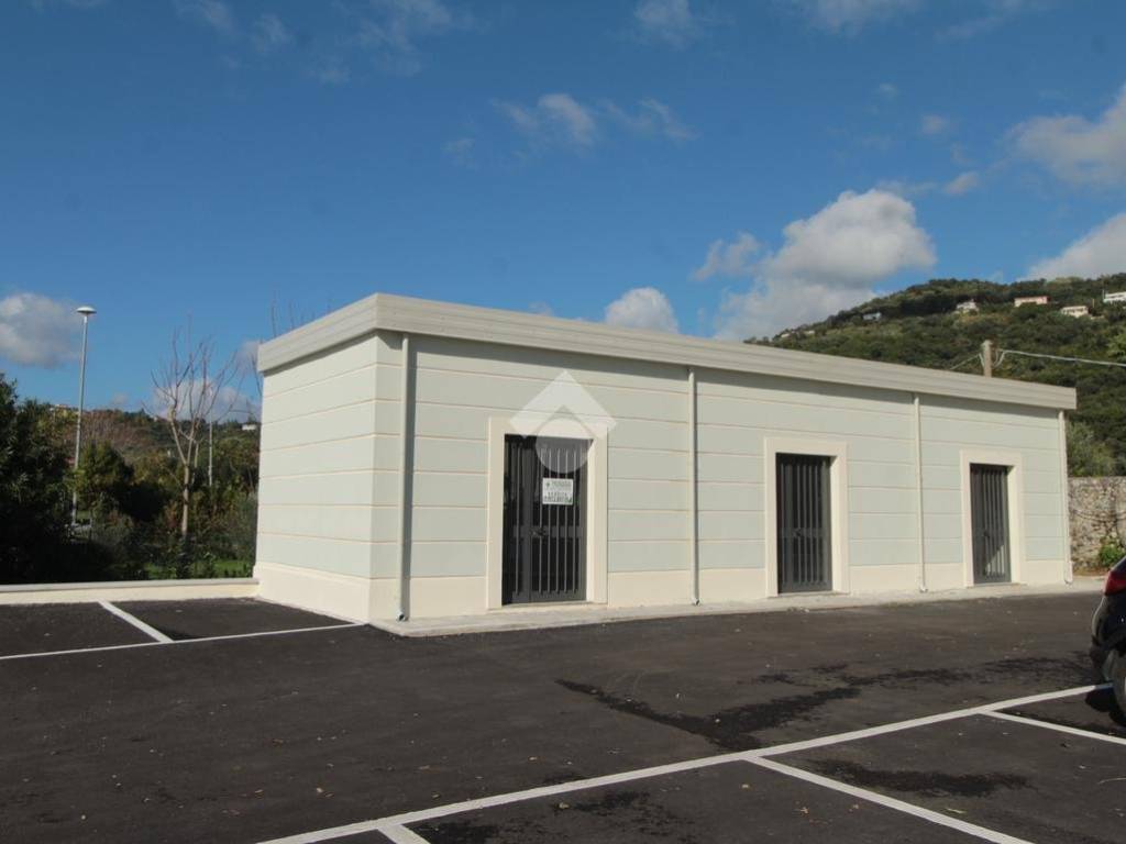 negozio in vendita a Vibonati in zona Villammare