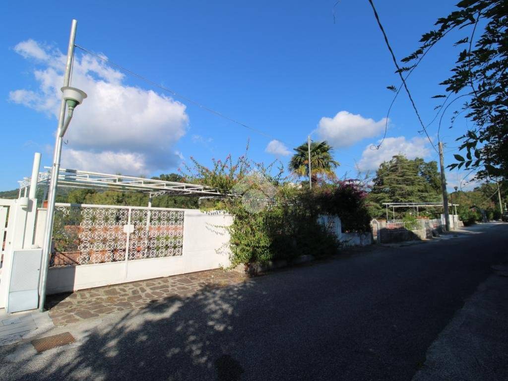 casa indipendente in vendita a Vibonati in zona Villammare