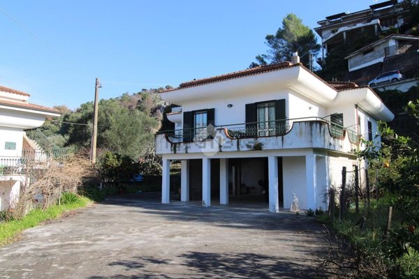 casa indipendente in vendita a Vibonati in zona Villammare