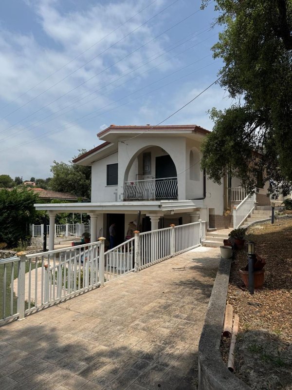 casa indipendente in vendita a Vibonati in zona Villammare