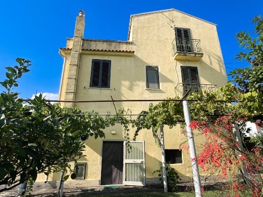casa indipendente in vendita a Vibonati in zona Villammare
